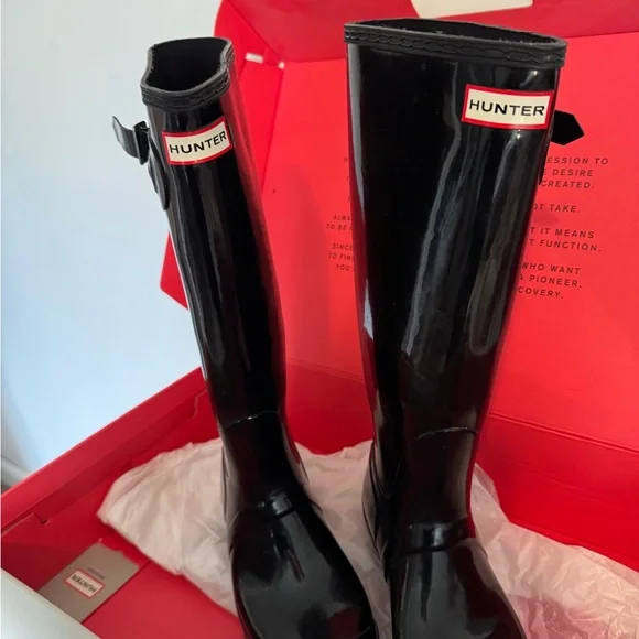 Hunter Women's Tall Gloss Black Rain Boots - Picture 2 of 6